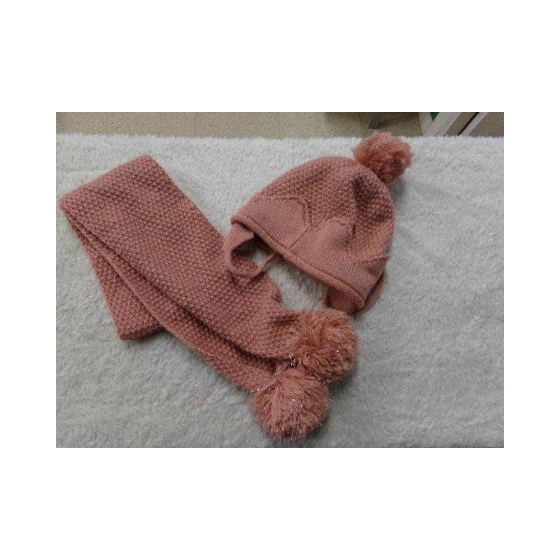 Gorro y bufanda talla 4-6 años. Segunda mano