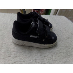 Tenis Puma N 21. Negro. Segunda mano