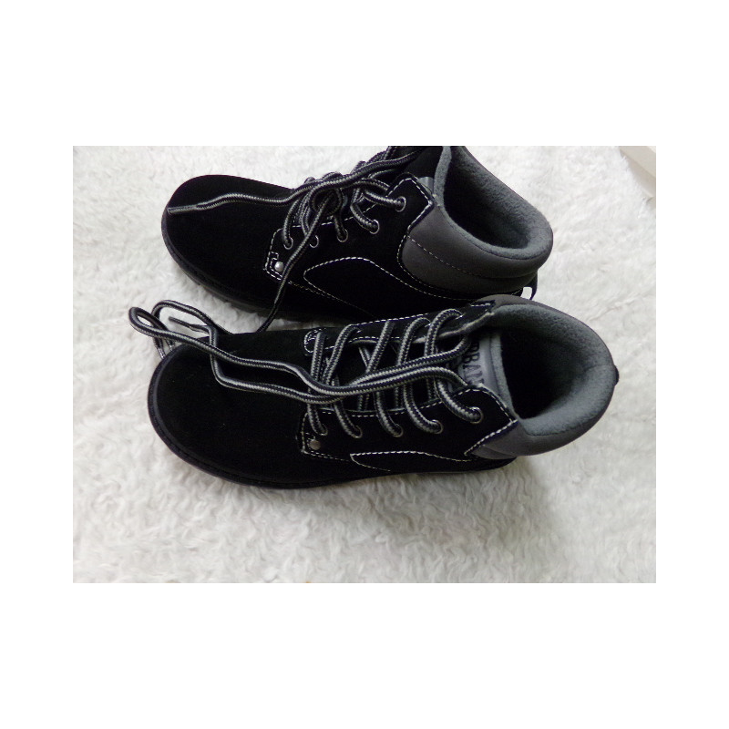 Botas Quiz negra N 31. Sin uso