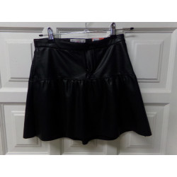 Falda polipiel talla 13-14 años. Segunda mano