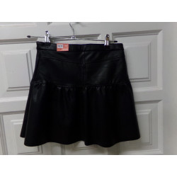 Falda polipiel talla 13-14 años. Segunda mano