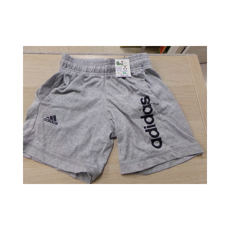 Pantalón corto ADIDAS talla 7-8 años. Segunda mano