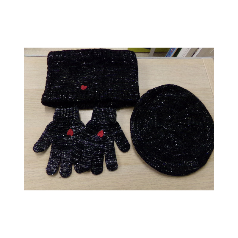 Conjunto de cuello, gorra y guantes. Talla 8 años. A estrenar