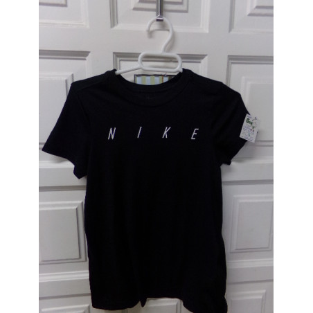 Camiseta Nike talla 10-12 años. Segunda mano