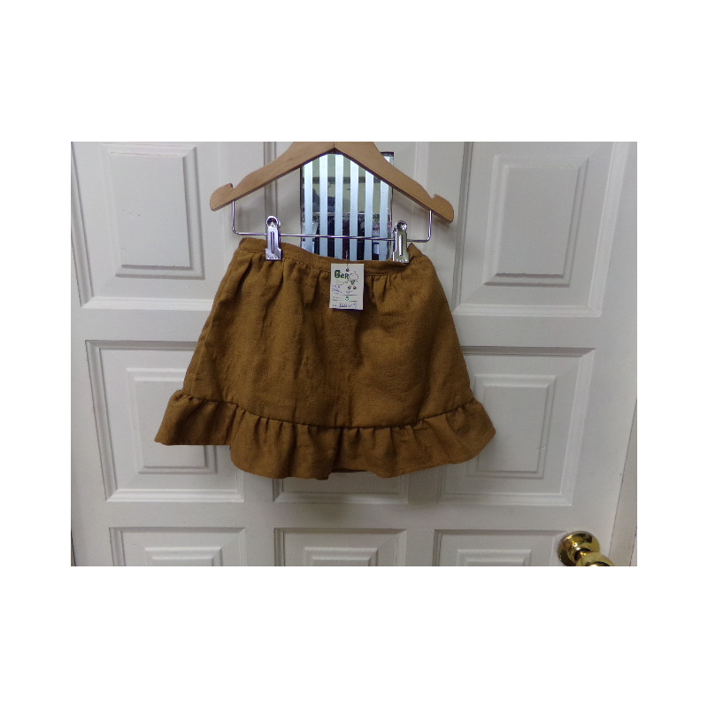 Falda camel talla 6 años. Segunda mano