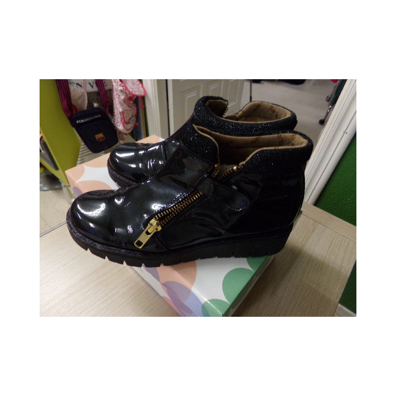 Botines charol N 32. Segunda mano