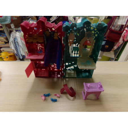 Armario con muñecas Anna y Elsa. Segunda mano