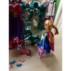 Armario con muñecas Anna y Elsa. Segunda mano