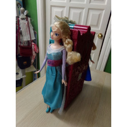 Armario con muñecas Anna y Elsa. Segunda mano