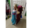 Armario con muñecas Anna y Elsa. Segunda mano