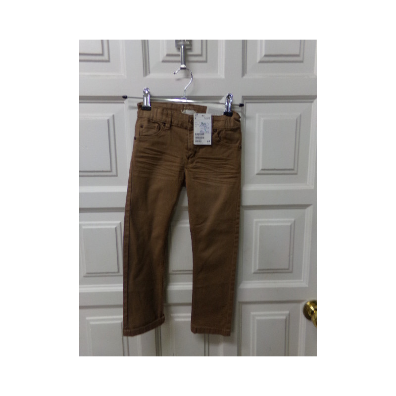 Pantalon camel talla 3-4 años. A estrenar