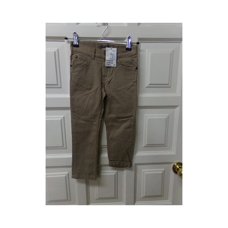 Pantalon camel talla 3-4 años. A estrenar