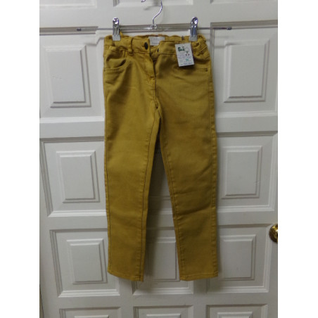 Pantalon mostaza talla 5-6 años. Segunda mano
