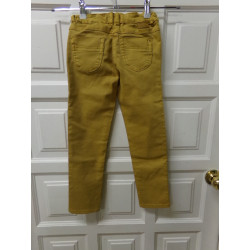 Pantalon mostaza talla 5-6 años. Segunda mano