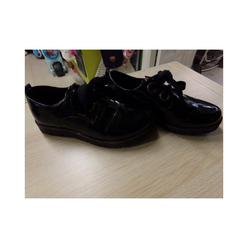 Zapato Masculino negro N 32. Segunda mano