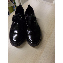 Zapato Masculino negro N 32. Segunda mano
