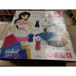 Fashion Studio Velvet. Sin uso
