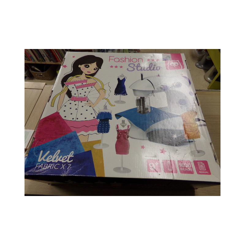 Fashion Studio Velvet. Sin uso