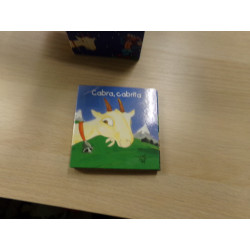 Cajita con 7 libros. Segunda mano