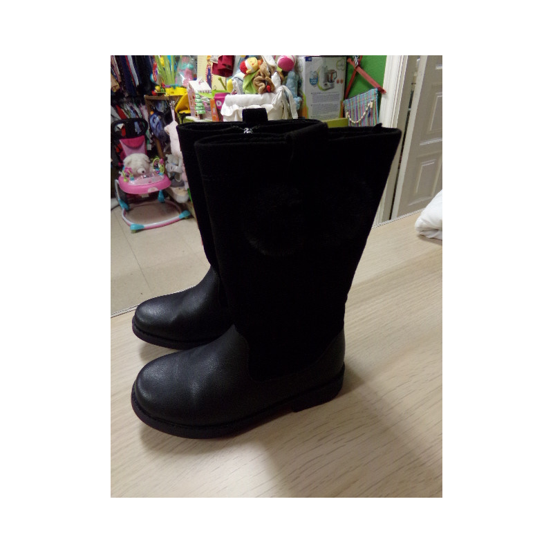 Bota negra N 26. Segunda mano