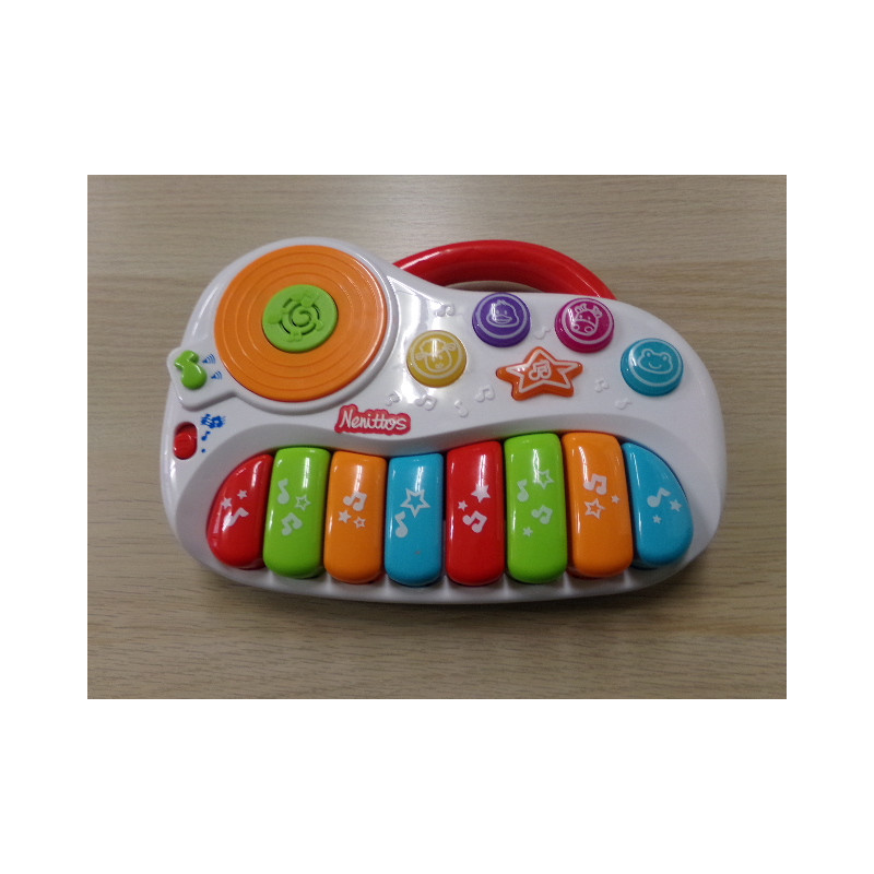 Teclado infantil con sonidos. Nenittos. Segunda mano