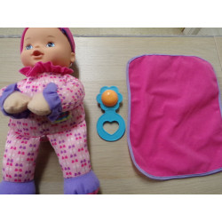 Bebé con mantita y sonajero. Segunda mano